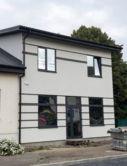 Einfamilienhaus mit neu gedämmter und verputzter Fassade